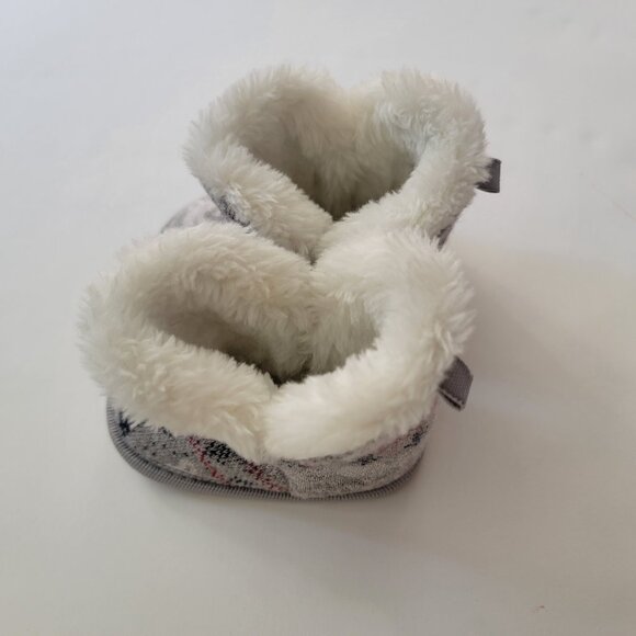 Knit booties faux sherpa, 5" outside sole length, great condition - Picture 11 of 13